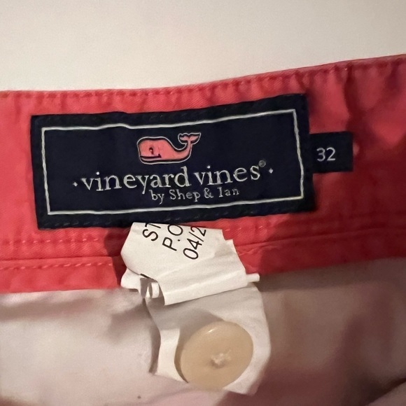 Vineyard Vines Club Short Size 32 - Picture 4 of 4